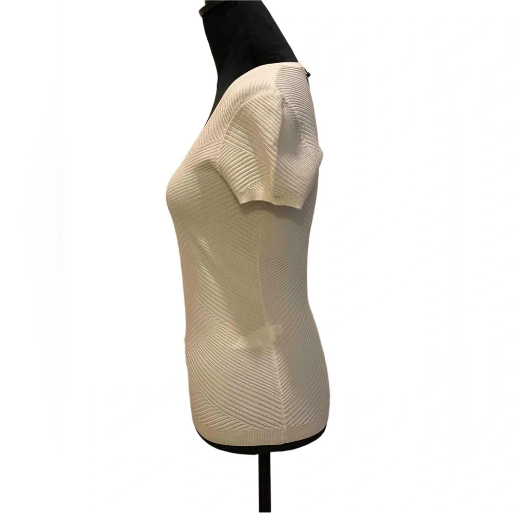 White House Black Market Cream Textured V-Neck Tee - Picture 4 of 5